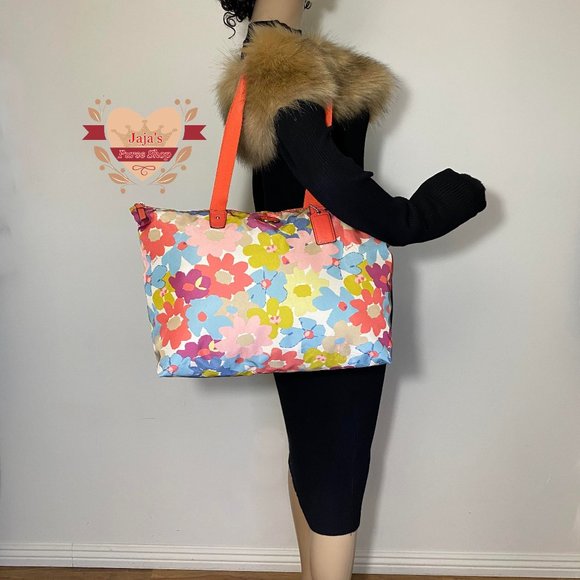 ❤️❤️❤️❤️SOLD❤️❤️❤️❤️Coach Floral Fabric-Nylon Bag & Snap Pouch🧡 - Picture 15 of 17